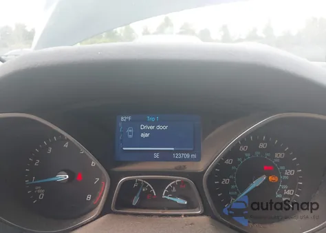 2014 Ford Focus Se z USA, uszkodzony, nr VIN 1FADP3F22EL141428